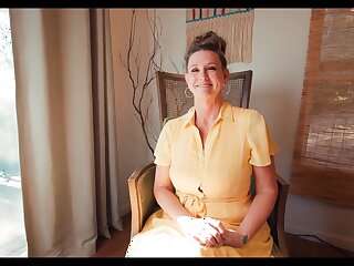 Amerikanische milf spreizt die dicken beine für pov schwanz