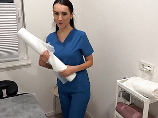 Немецкая медсестра eva keks дрочит в латексных перчатках