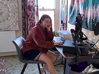 Britische milf mit haariger fotze wird im bett gevögelt