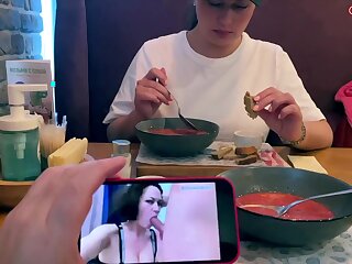 戴眼镜的俄罗斯熟女狂吞精液群交大战
