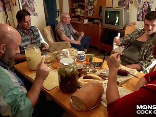 Rebel Rhyder mit Analprolaps beim Gangbang