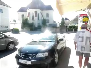 一个女人的业余视频超过40岁在街上自慰