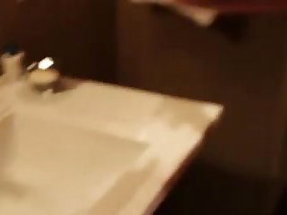 华丽的妓女艾玛*斯塔尔来到了挑战