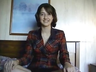一个女人在30来尝试自己在一个色情铸造